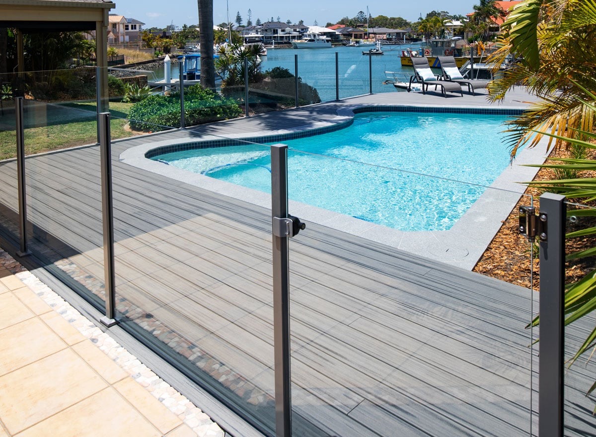 Semi-Frameless Glass Side
